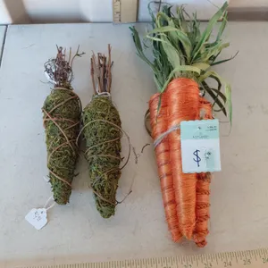 Folk Art Carrot Decor