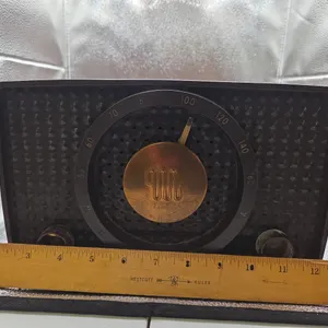 Vintage Motorola AM table radio