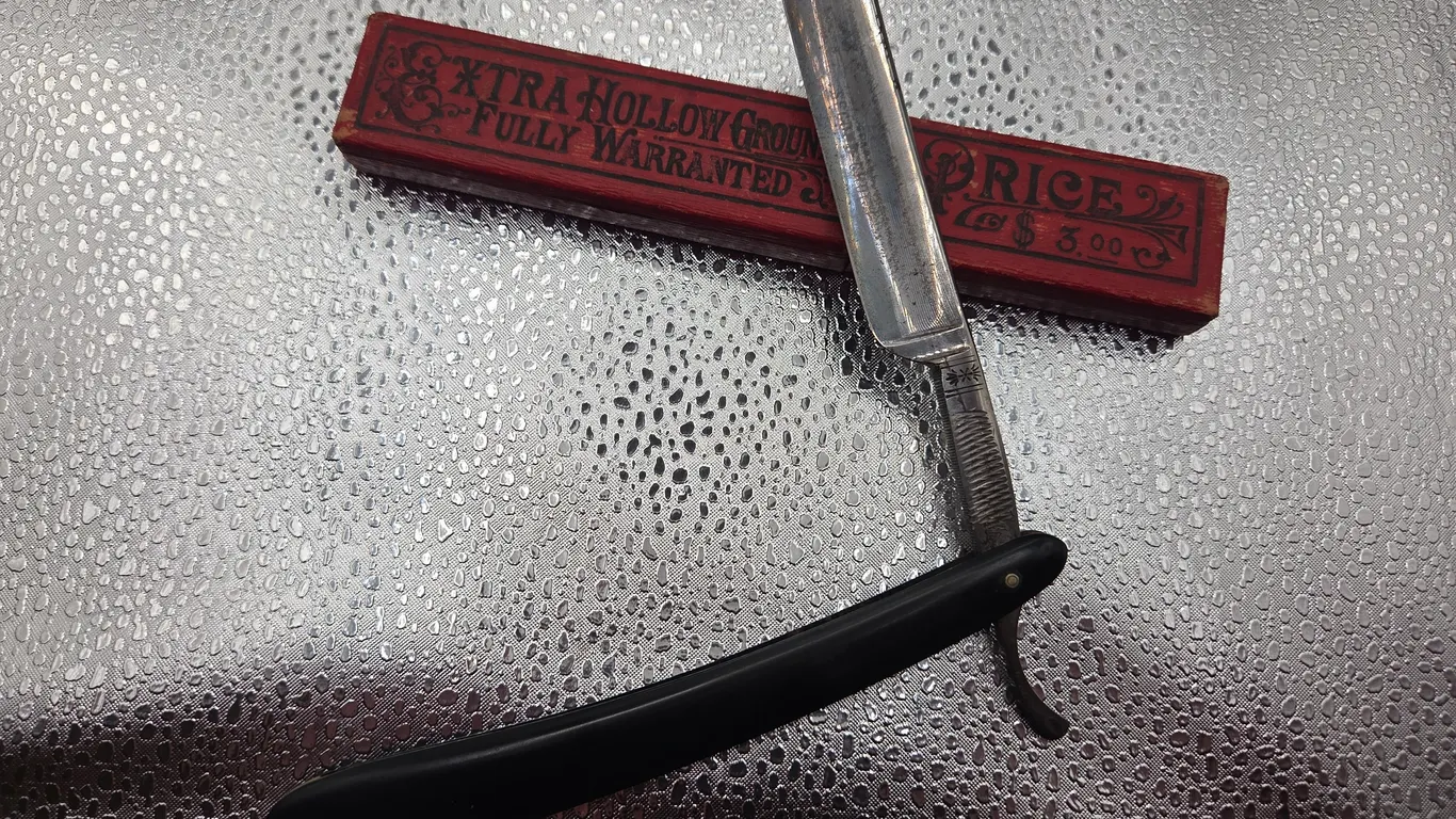 Vintage straight razor with case