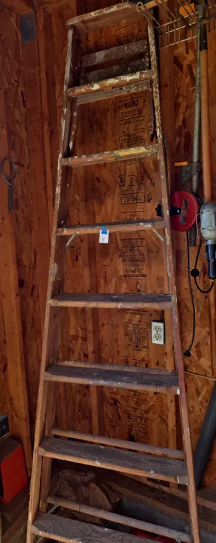 8 ft wooden step ladder