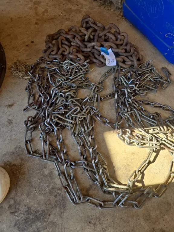Tire chains for a lawn tractor