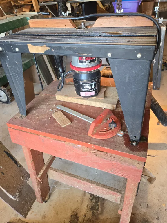 Craftsman router and router table