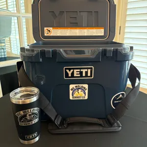 YETI COOLER & TUMBLER COMBO KEEP YOUR DRINKS ICE COLD