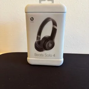 TURN UP THE MUSIC – BEATS SOLO 4 HEADPHONES EXPERIENCE