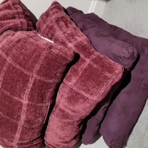 BURGUNDY PILLOWS  (4)
