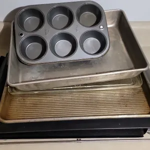 BAKING ITEMS- MUFFIN TIN & COOKIE SHEETS