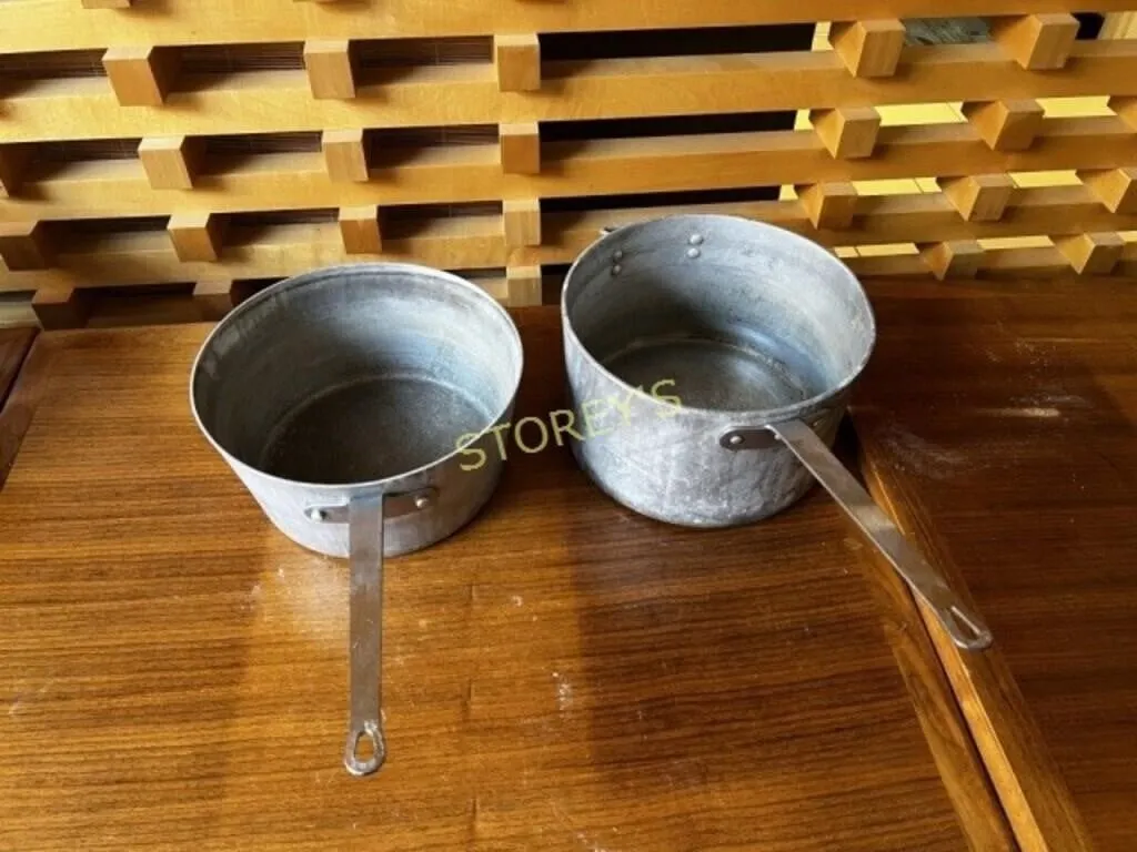 2 Alumin Stock Pots ~12 x 7