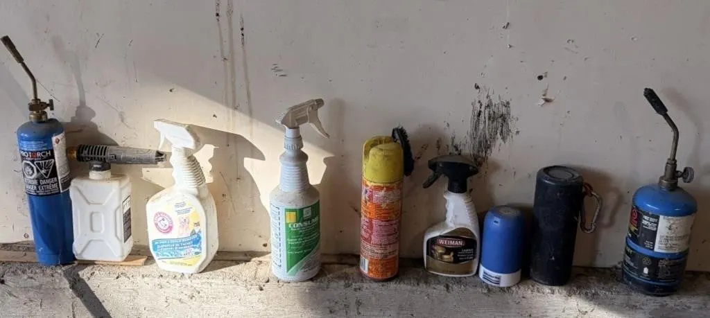 2 torches, an extinguisher, etc