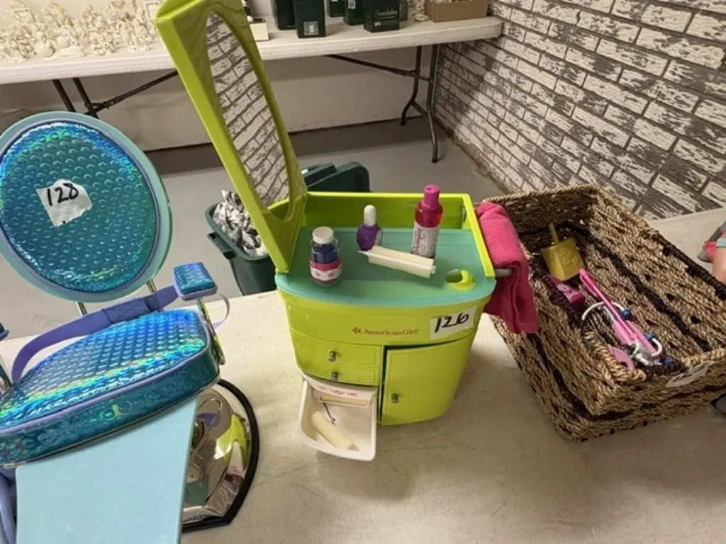 AMERICAN GIRL MAKEUP TABLE