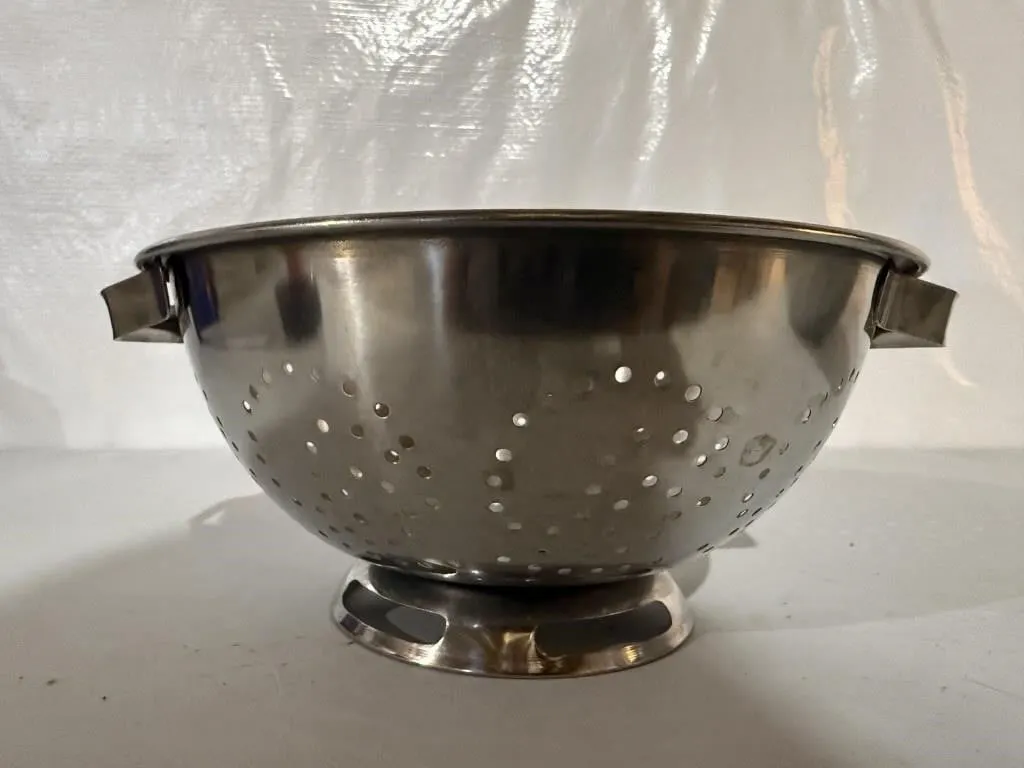 Stainless steel colander
