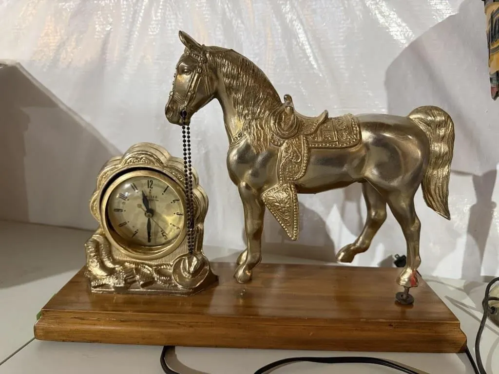 Horse mantle clock
