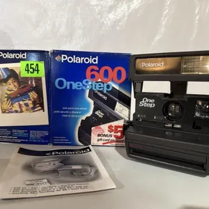 Polaroid One Step 600 instant film camera