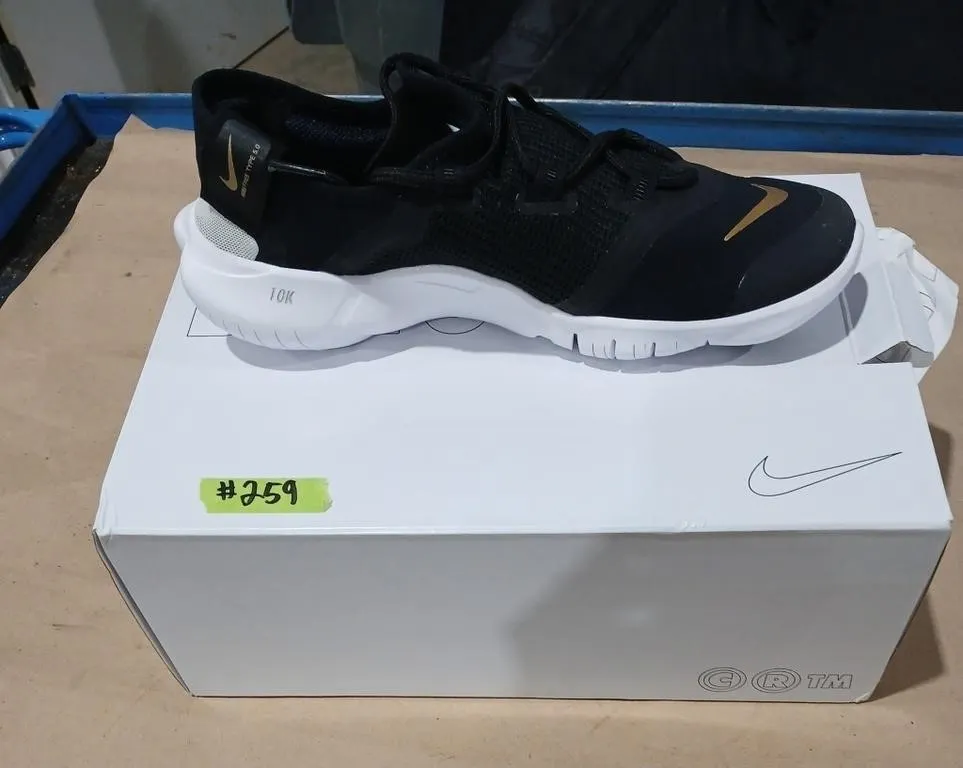 Black/White Truvy By NIKE, Size 9.5