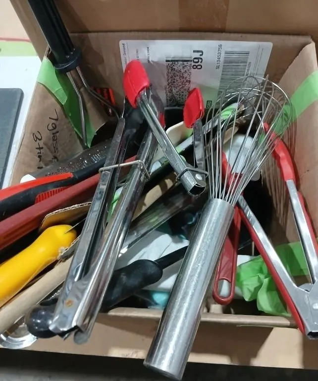 Utensil bundle. Spoons, Tongs, Knife, Flipper,