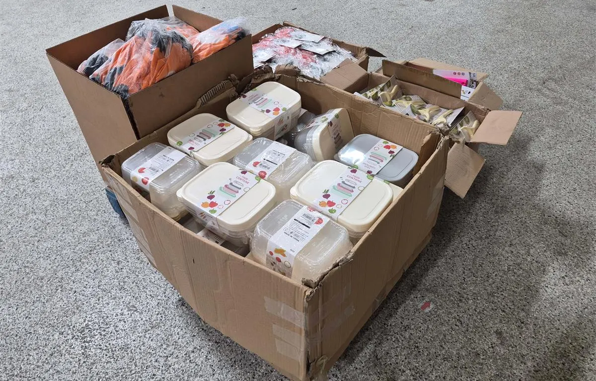 Pallet of Assorted Kitchenware & Gloves
UNRESERVED