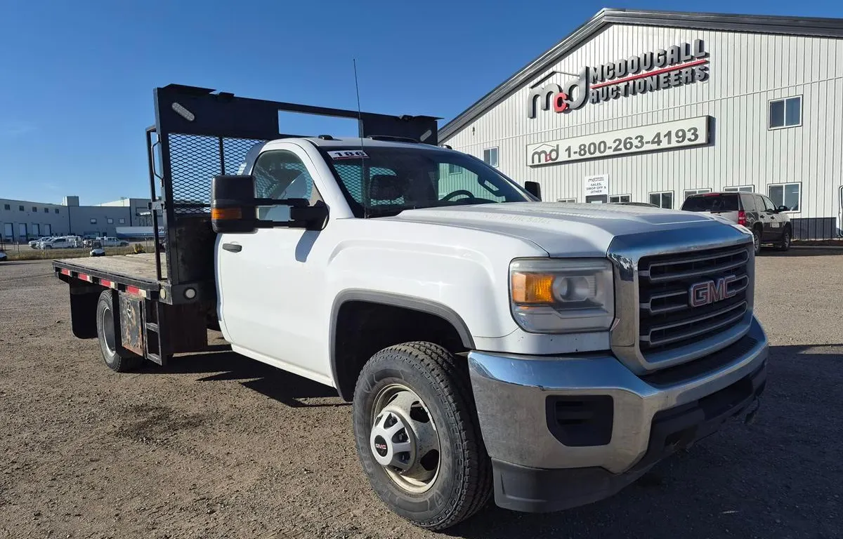 2015 GMC Sierra 3500HD Flatbed Truck