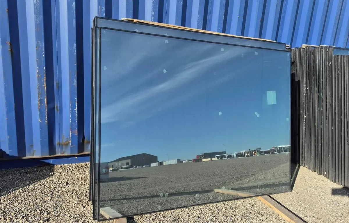 (4) Tinted Approx. 60" x 75" Window Panes
UNRESERVED