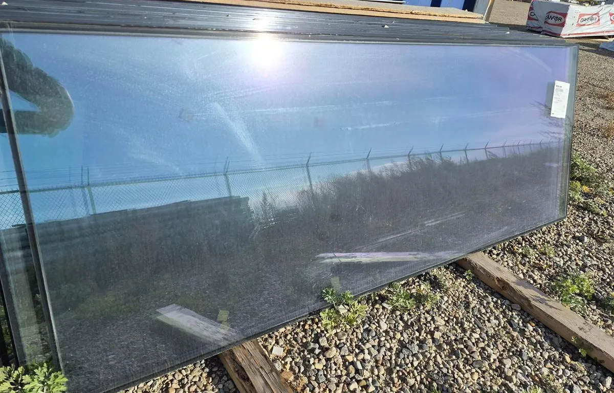 (5) Tinted Approx. 75" x 28" Horizontal Window Panes
UNRESERVED