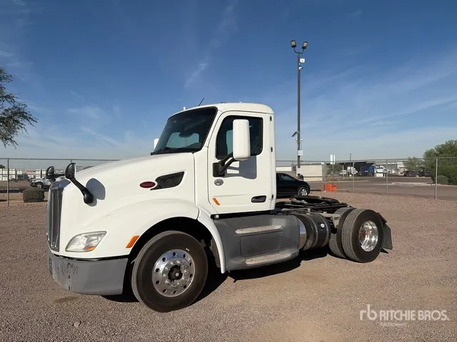 2015 Peterbilt 579 4x2 S/A Day Cab Truck Tractor