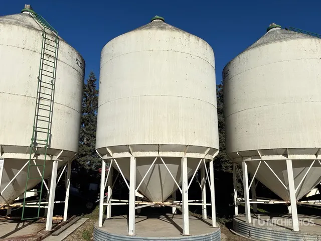 Stor-King +/- 2500 bu 3 Ring Smooth Wall Hopper Grain Bin