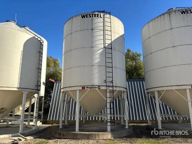 Westeel Magnum-G +/- 3500 bu 4 Ring Smooth Wall Hopper Grain Bin
