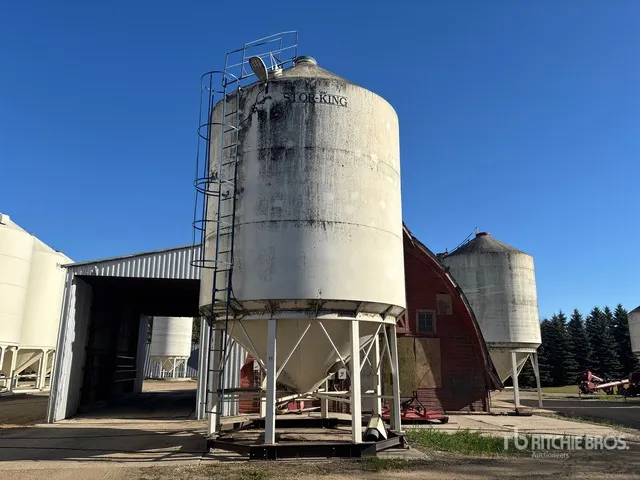 Stor-King +/- 3000 bu 3 Ring Smooth Wall Hopper Grain Bin