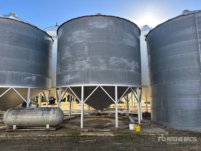 Westeel Roscoe +/- 3700 bu 5 Ring Hopper Grain Bin