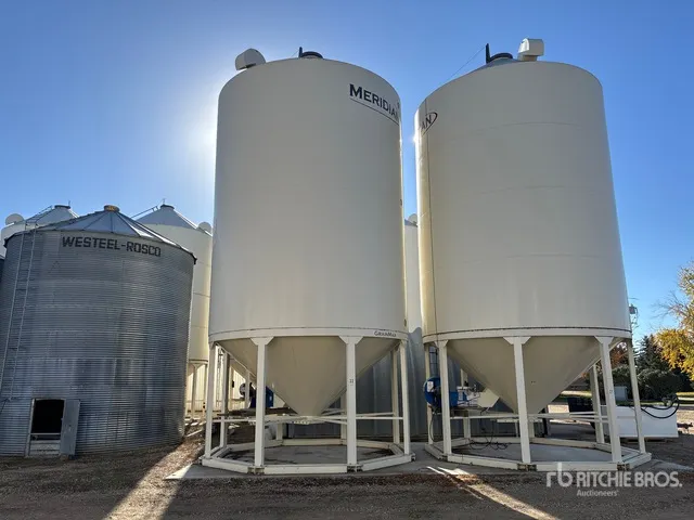 Meridian GrainMax GM4000 +/- 4000 bu Smooth Wall Hopper Grain Bin