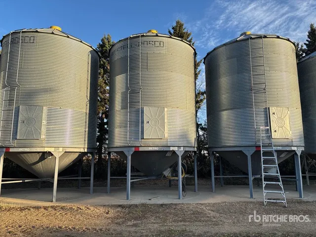 Westeel Roscoe +/- 2100 bu 6 Ring Hopper Grain Bin