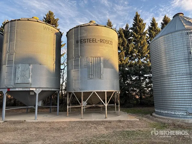 Westeel Roscoe +/- 2000 bu 6 Ring Hopper Grain Bin