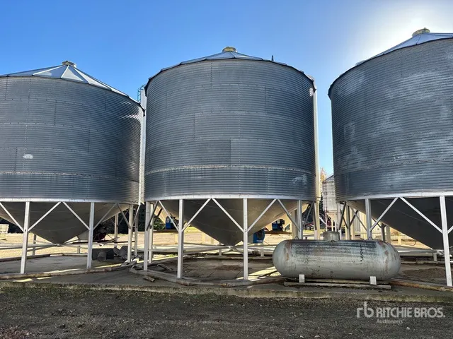 Westeel Roscoe +/- 3700 bu 5 Ring Hopper Grain Bin