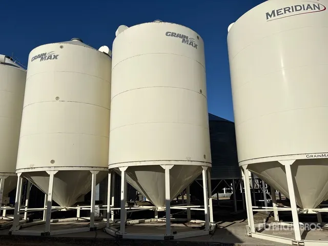 Grain Max +/- 4000 bu 4 Ring Smooth Wall Hopper Grain Bin