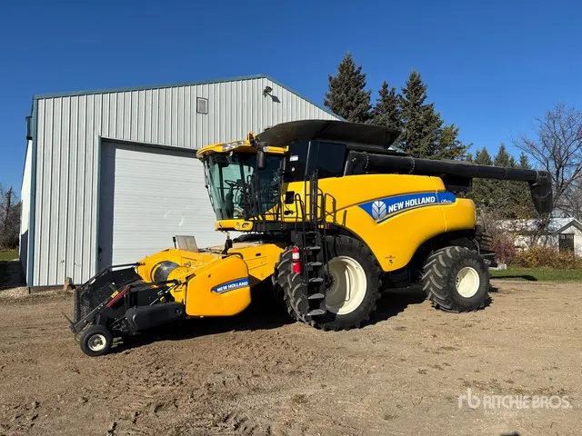 New Holland CR9090 Combine Harvester