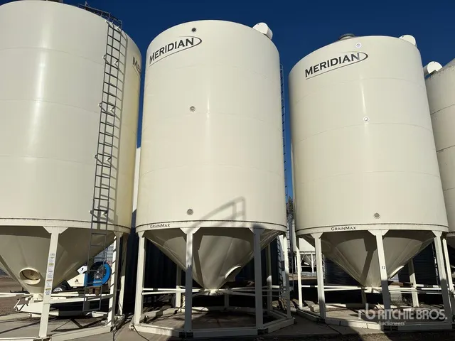 Meridian GrainMax GM4000 +/- 4000 bu 4 Ring Smooth Wall Hopper Grain Bin