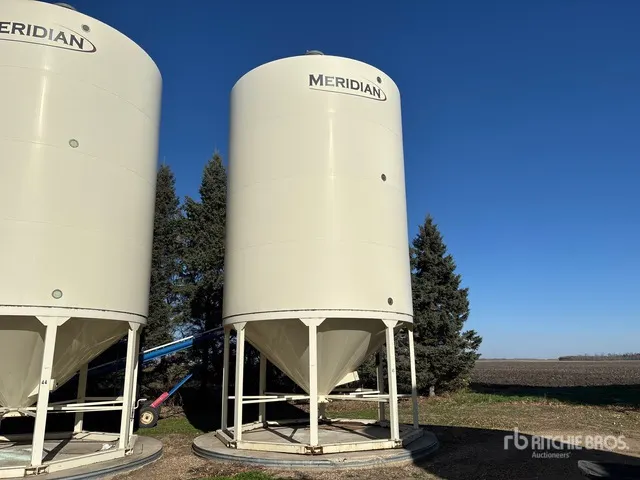 Meridian M1620 +/- 150 ton 4 Ring Fertilizer Hopper Grain Bin