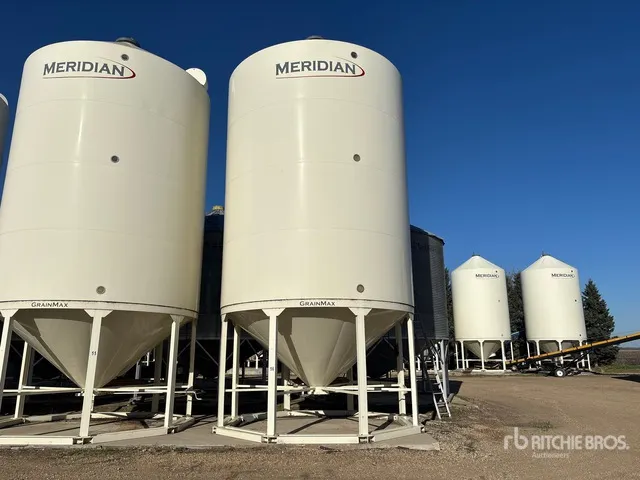 Meridian GrainMax GM4000 +/- 4000 bu 4 Ring Smooth Wall Hopper Grain Bin