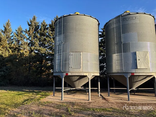 Westeel Roscoe +/- 2100 bu 6 Ring Hopper Grain Bin