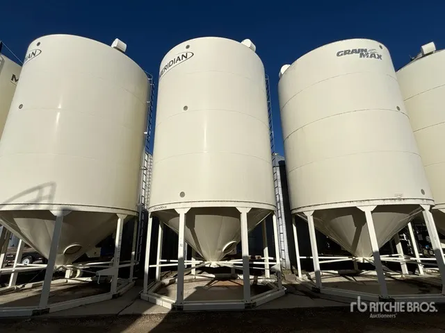 Meridian GrainMax GM4000 +/- 4000 bu 4 Ring Smooth Wall Hopper Grain Bin
