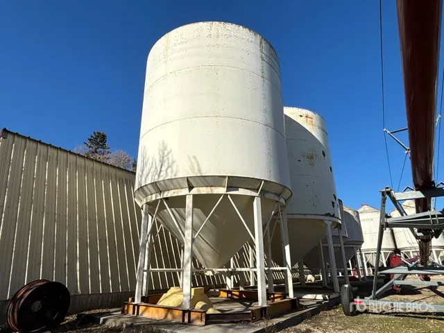 Friesen 1615CE +/- 115 ton 3 Ring Fertilizer Hopper Grain Bin