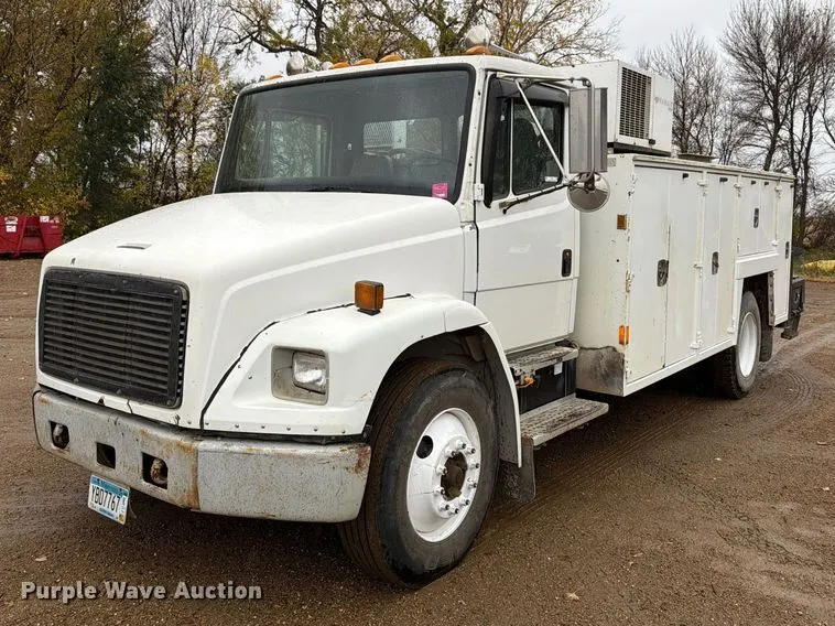 2000 Freightliner FL70 utility / service truck