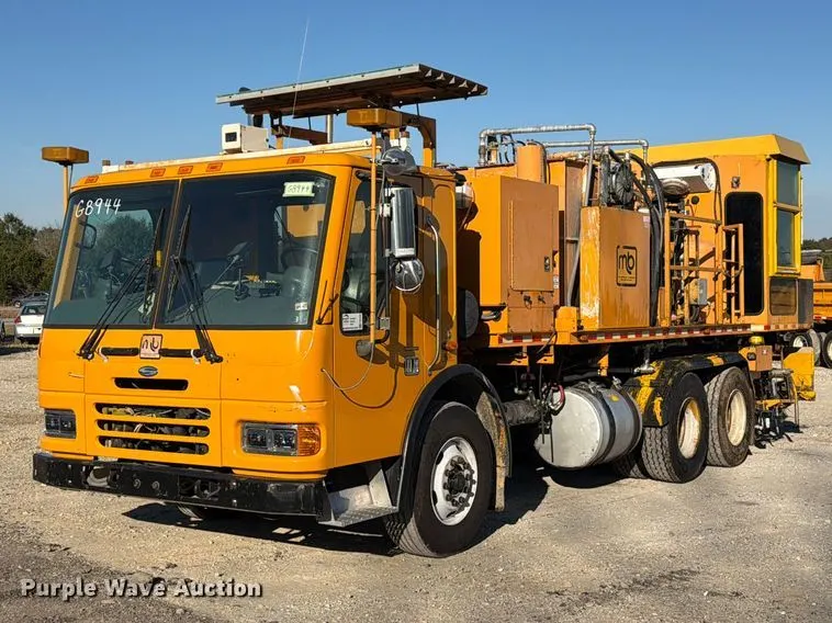 2004 Sterling Condor paint striper truck