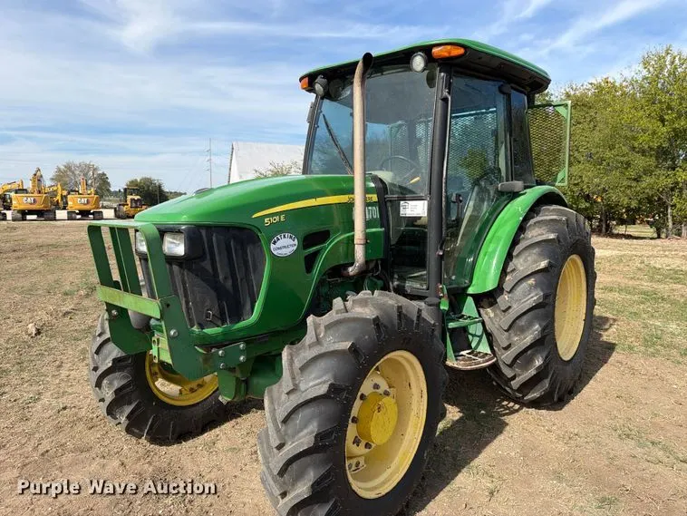 2013 John Deere 5101E MFWD tractor