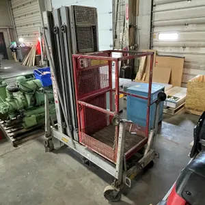 MEC Man Lift (Wall E)