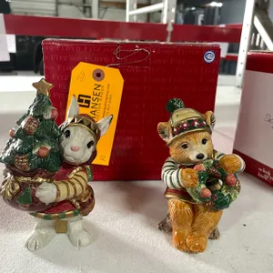 Salt and Pepper Shakers (T3)