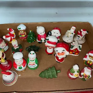 Vintage Salt and Pepper Shakers (T3)