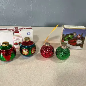 Vintage Ornament Salt and Pepper Shakers (T3)