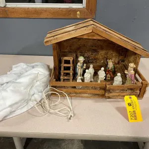 Wooden Nativity (T3)