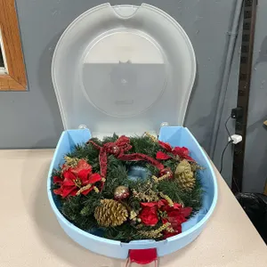 Christmas Wreath and Case (T3)