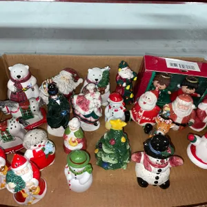 Christmas Salt and Pepper Shakers (T3)