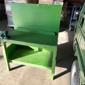 Child Workbench with Vise (D)